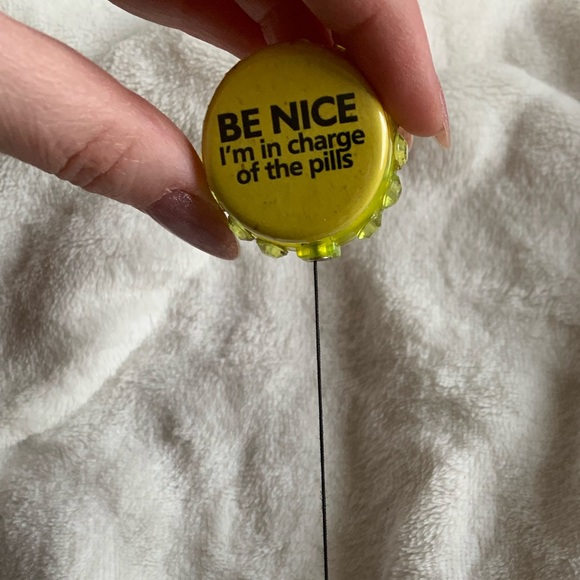 Badge reel with belt clip “Be nice I’m in charge of the pills” pharmacy / nurse - Picture 2 of 5